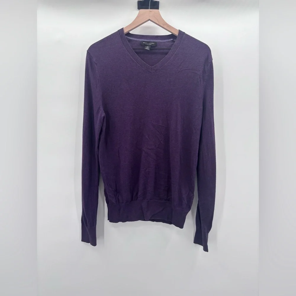 Banana Republic Luxury Blend Fine Knit V-Neck Sweater Medium in Plum Purple